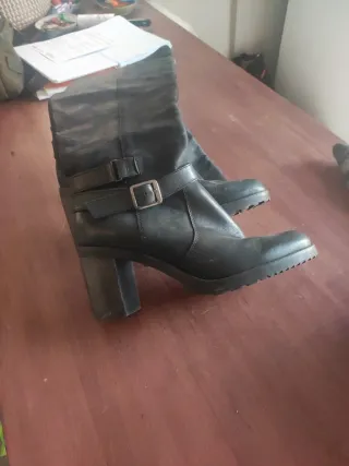 Botas altas de tacón negras