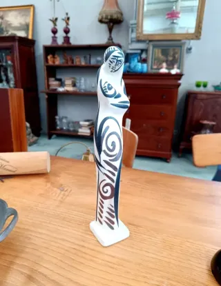 Figura cerámica Regal