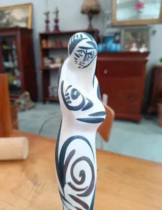 Figura cerámica Regal