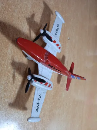 Avión CESSNA AM-72 metálico antiguo escala N