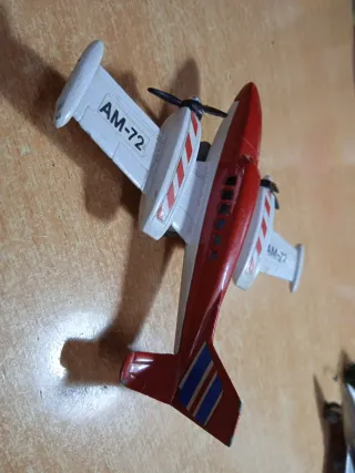 Avión CESSNA AM-72 metálico antiguo escala N