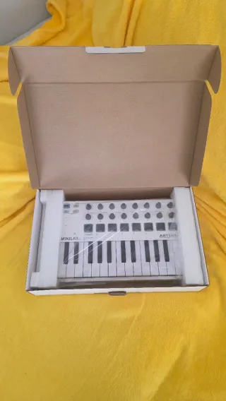 Arturia Minilab 2 MK2 Controlador MIDI