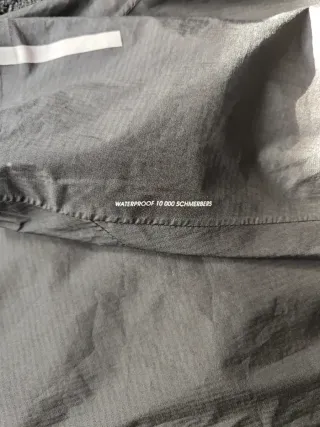 Chubasquero running Decathlon. Talla M.