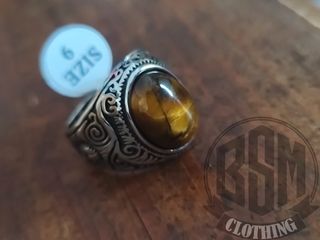 Anello con pietra occhio di tigre