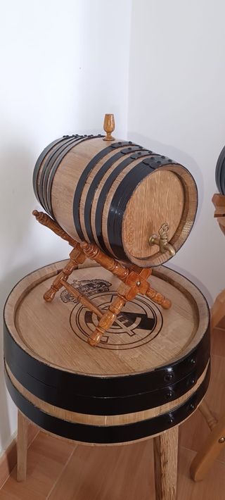 Barre e tavoli in legno fatti a mano