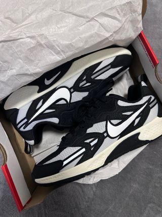 Zapatillas Nike Talla 43 Negras y Blancas