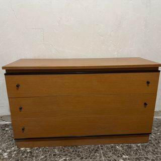 Cómoda y 2 Mesitas Madera y Metal