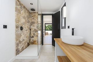 Casa adosada en venta en Nueva Andalucía centro en Marbella