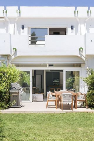 Casa adosada en venta en Nueva Andalucía centro en Marbella