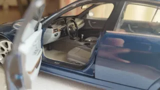BMW 330i E90 1/18 Kyosho con difetto