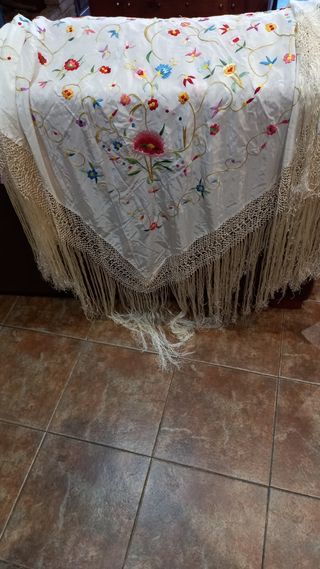 Mantón de Manila Seda Bordado a Mano
