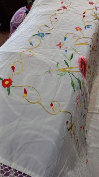 Mantón de Manila Seda Bordado a Mano