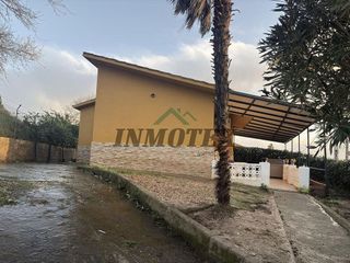 Chalet en venta en Ctra de Sevilla - Ronda sur en Badajoz