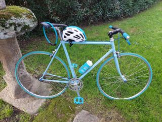 Bici Fixie con neumáticos sólidos