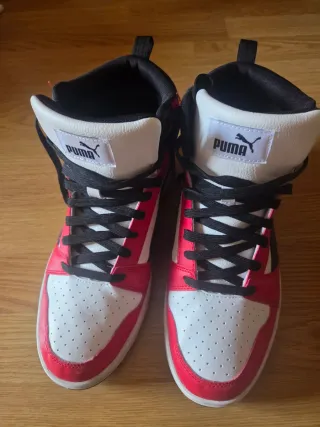 Zapatillas Puma chico rojas y blancas