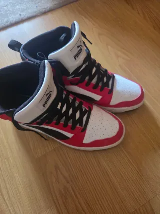 Zapatillas Puma chico rojas y blancas