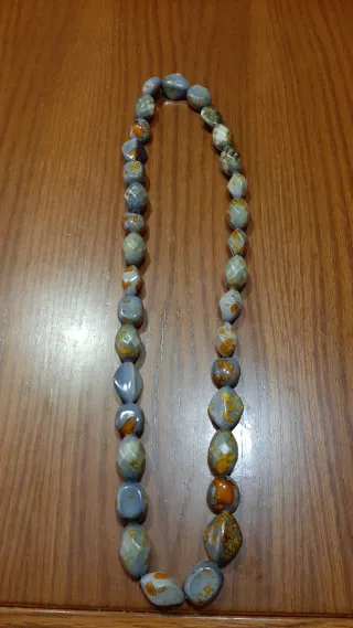 Collana pietre colorate grigio/arancio