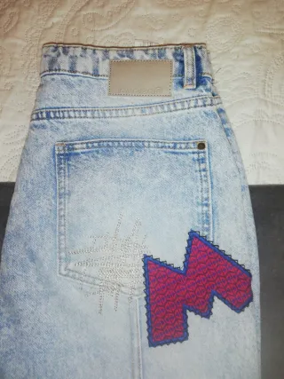 Pantalón vaquero Desigual con parches