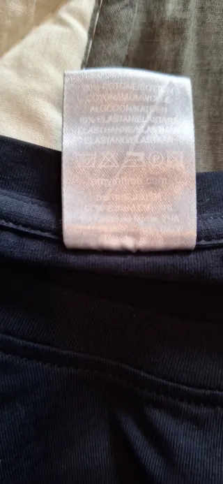 T-shirt blu con logo