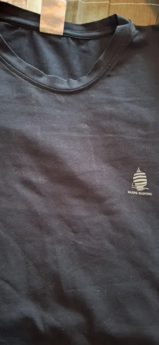 T-shirt blu con logo