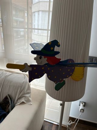 Adorno móvil infantil bruja volando
