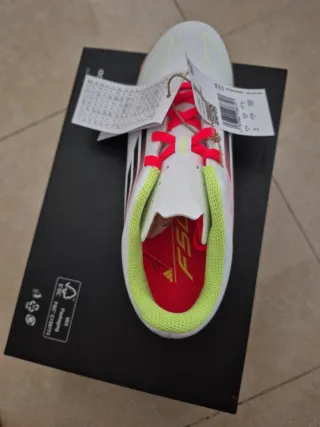 Zapatillas Adidas Blancas y Rojas