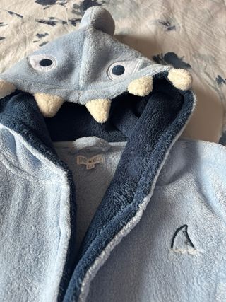 Bata Tiburón Niño Talla 6 - 7