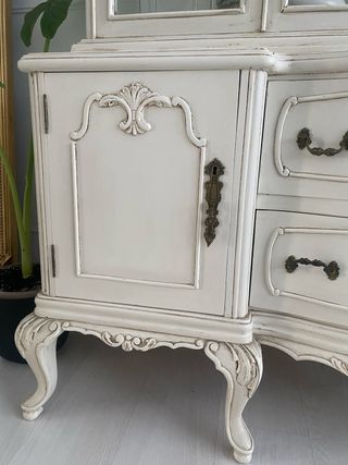 Vitrina vintage restaurada blanco roto