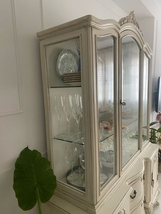 Vitrina vintage restaurada blanco roto