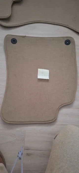 Juego de alfombrillas de tela color beige A4 8E