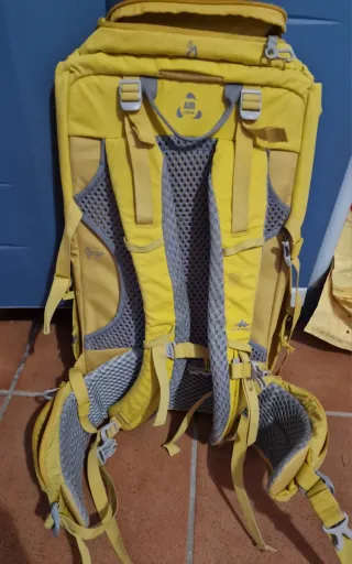 Mochila Quechua 20L Amarilla