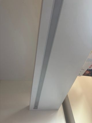 Litera blanca y beige de madera