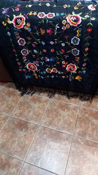 Mantón de Manila de Seda Bordado