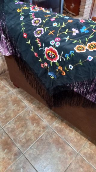 Mantón de Manila de Seda Bordado