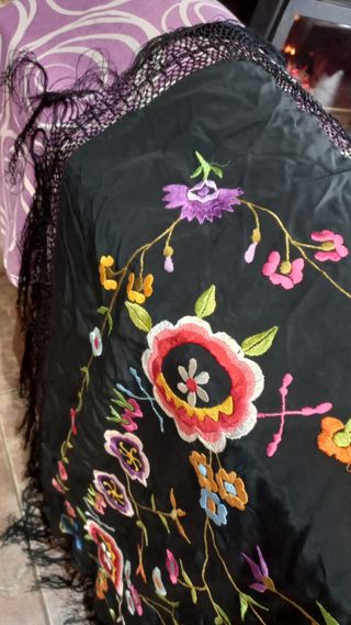 Mantón de Manila de Seda Bordado