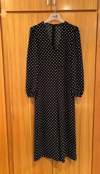 Vestido negro lunares blancos