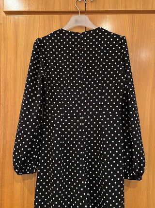Vestido negro lunares blancos