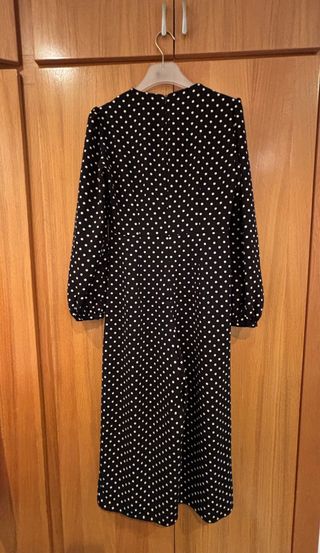 Vestido negro lunares blancos