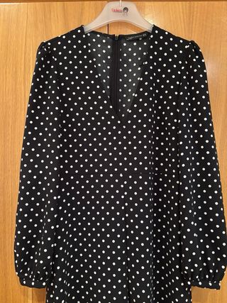 Vestido negro lunares blancos
