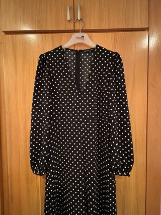 Vestido negro lunares blancos