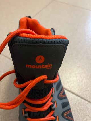 Botas de montaña niño talla 38