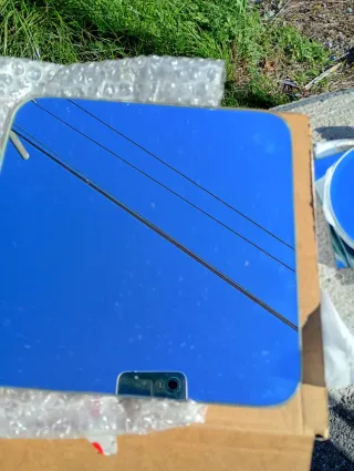 Specchi rotondi e quadrati blu