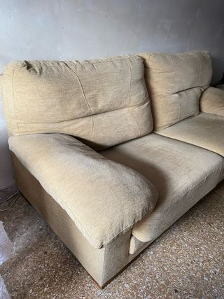 Sofá de tela beige seminuevo