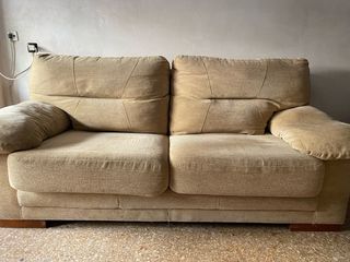 Sofá de tela beige seminuevo