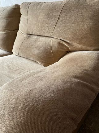 Sofá de tela beige seminuevo