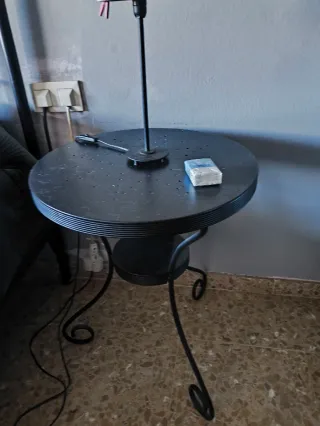 Cama Hierro Negra + Mesas Noche + Lámparas