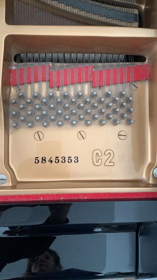 Piano de cola Yamaha japonés