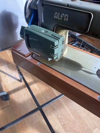 Máquina de coser Alfa portátil