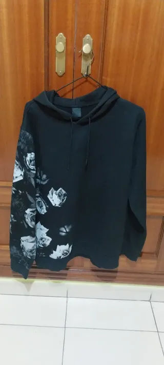 Sudadera con estampado floral