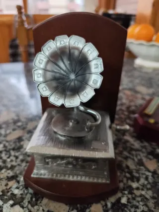 Figura gramófono decorativo pisapapeles
